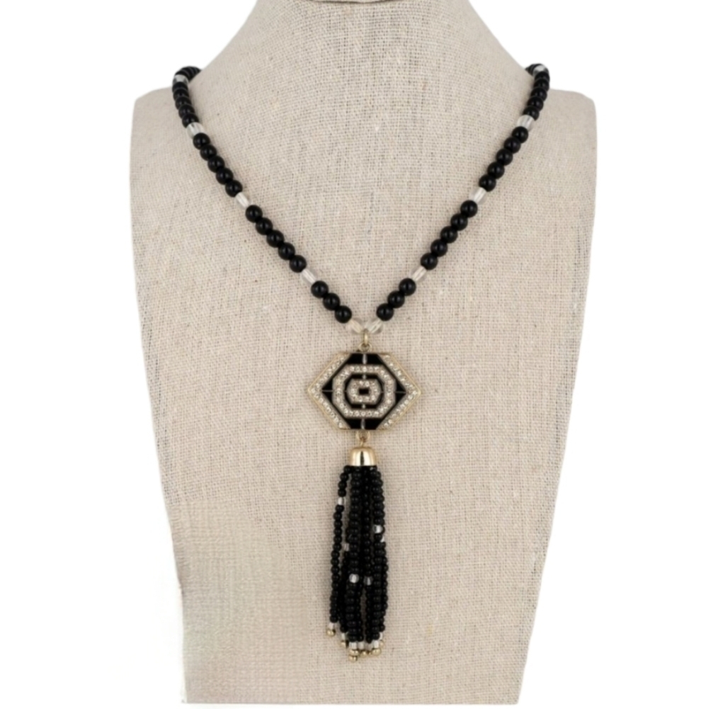 🦋 NIB Avon Forever by Paula Abdul Art Deco black and white 32" necklace